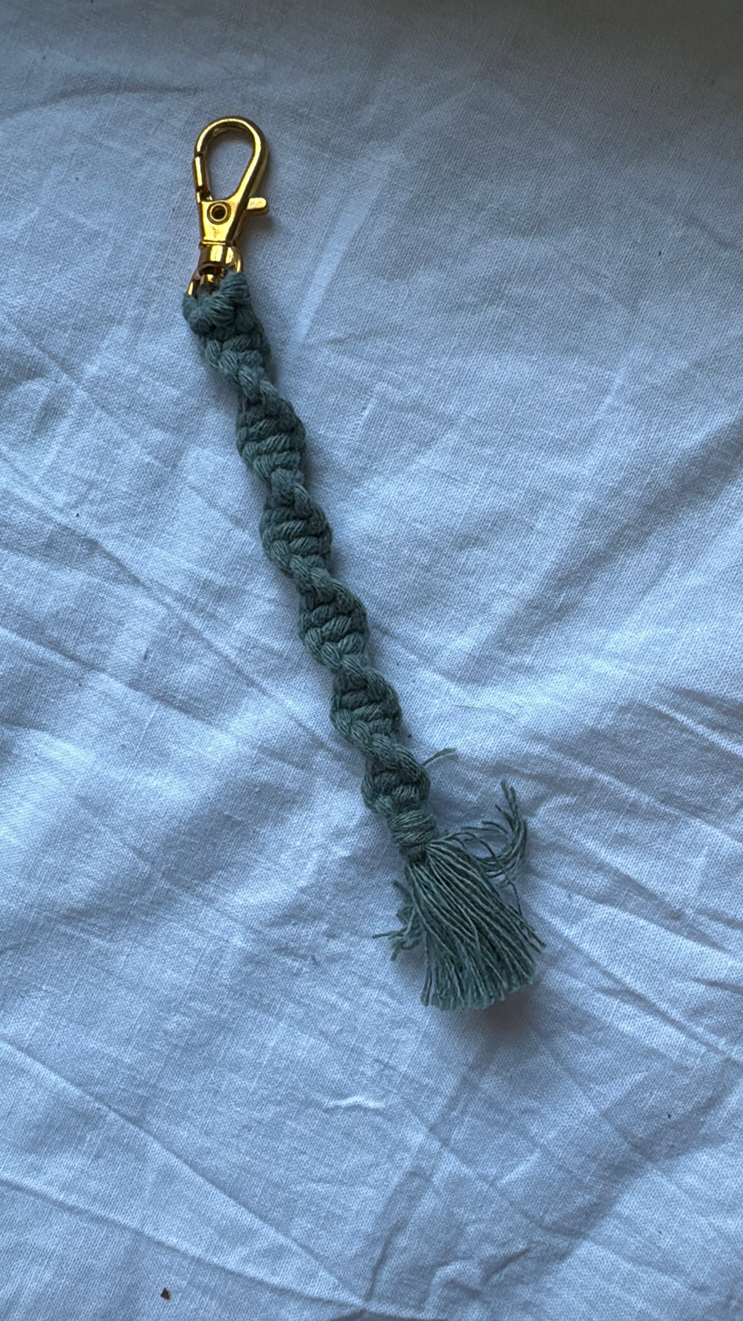 Llavero trenzado de macramé -