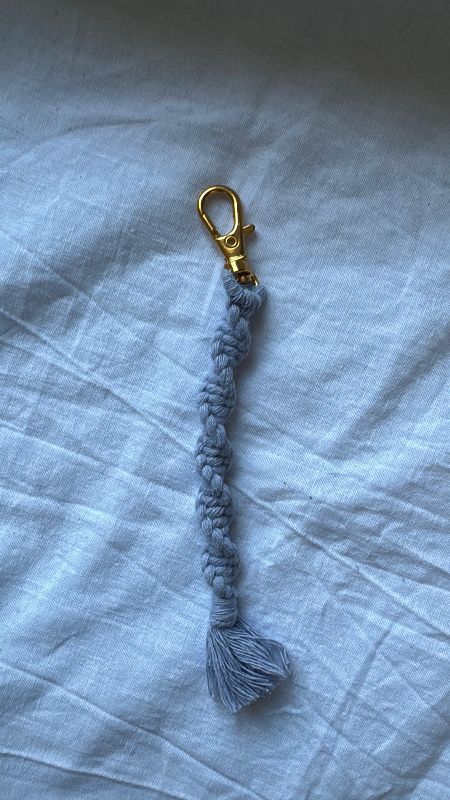 Llavero trenzado de macramé -
