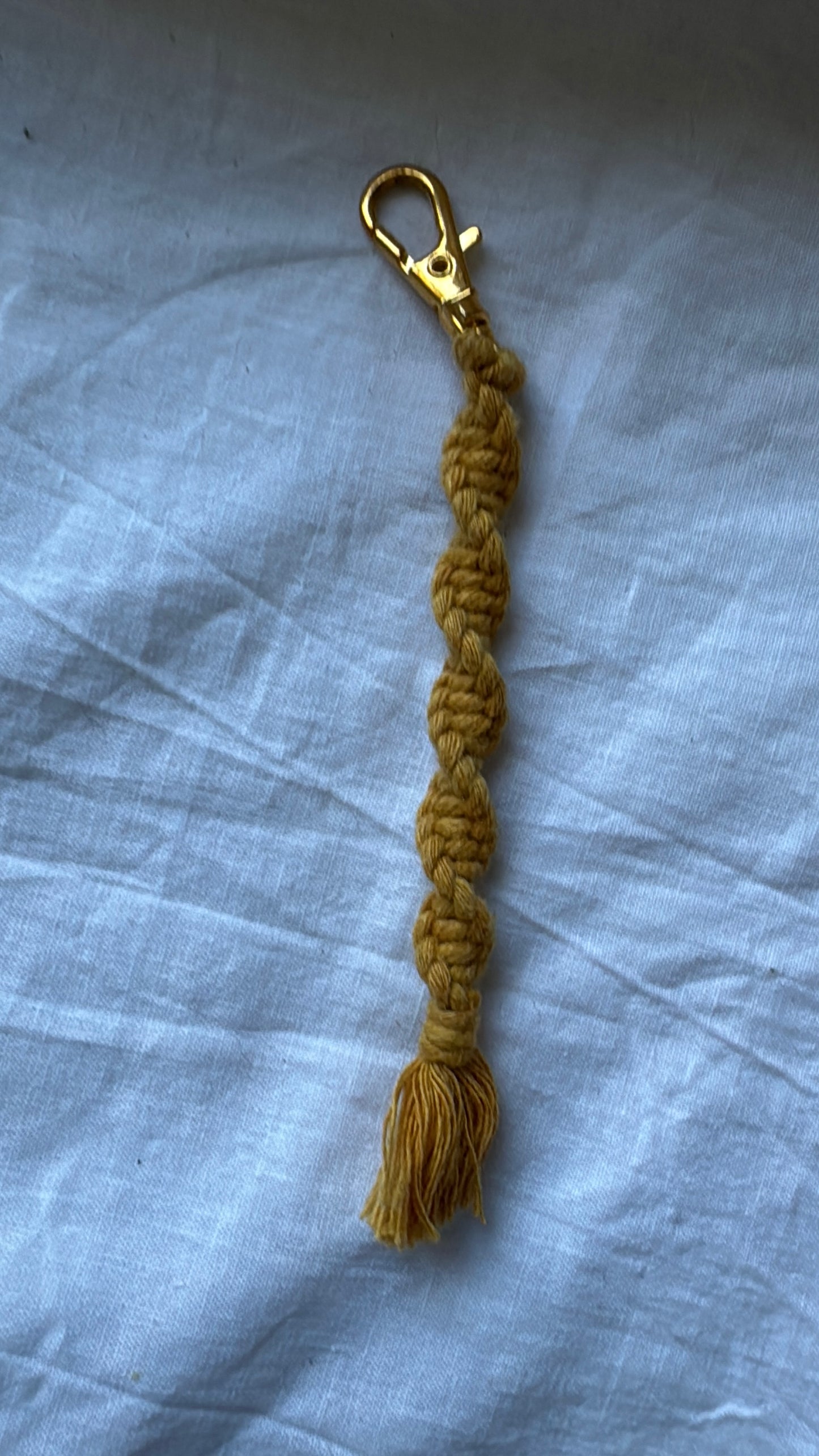 Llavero trenzado de macramé -